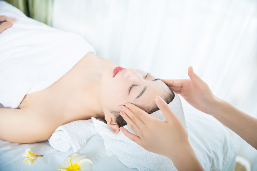 七星傳說APP 串聯在地生活,探索美食、住宿、旅遊與特色商家。 pngtree beautiful woman lying down during the day doing a massage picture image 1501257